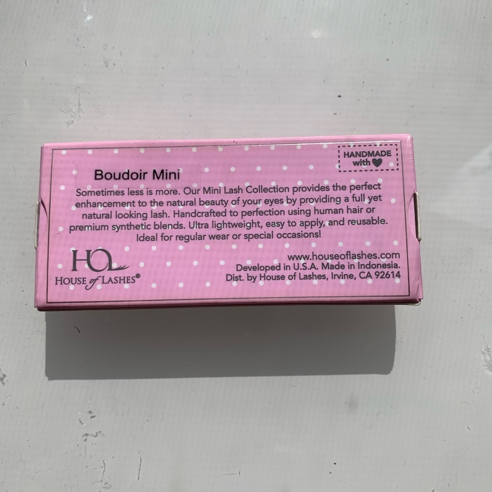 HOUSE OF LASHES - Picture 2 of 2